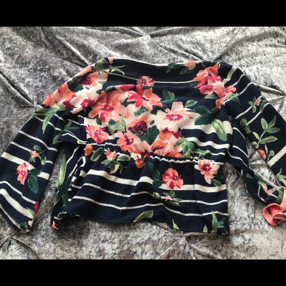 ✨FINAL PRICE DROP✨Melissa Paige Top Size S - Picture 4 of 7